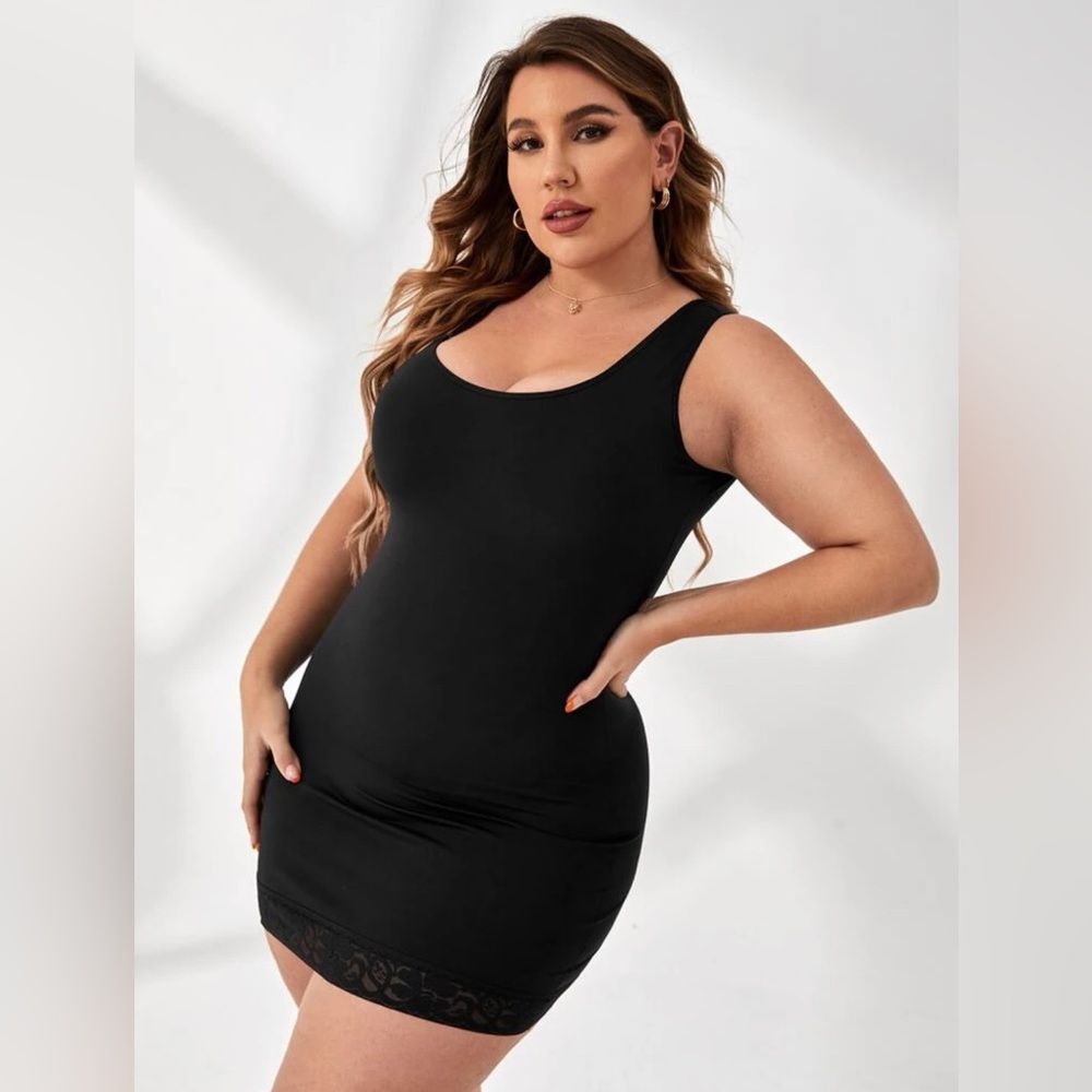 SHEIN Plus Asymmetrical Neck Lace Trim Bodycon Dress